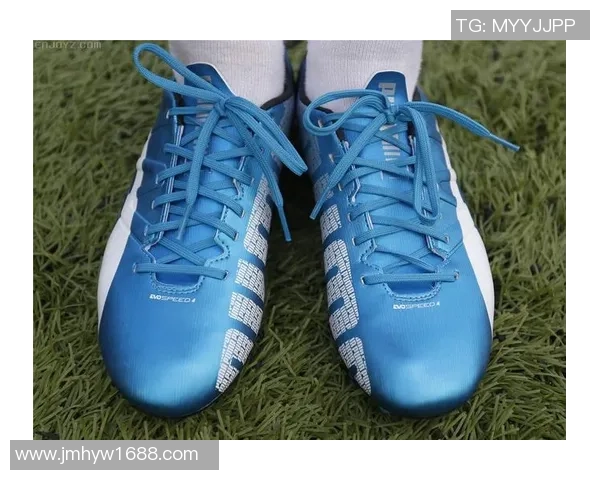 男足球星如何选择合适的足球鞋尺码和穿着建议解析