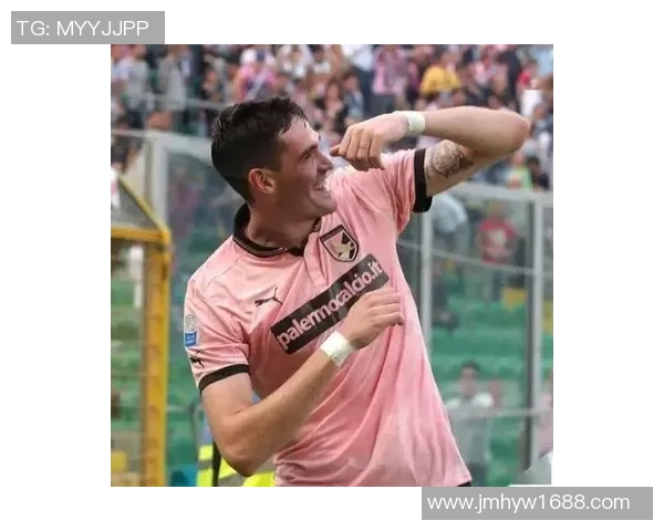 粉色球衣闪耀赛场 这位足球明星用实力征服世界